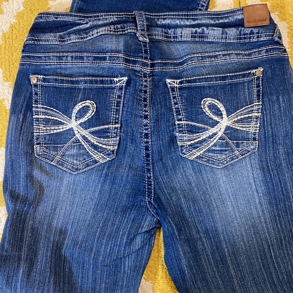 WALLFLOWER 11L Luscious Curvy fit jeans with white embroidery - Picture 5 of 7